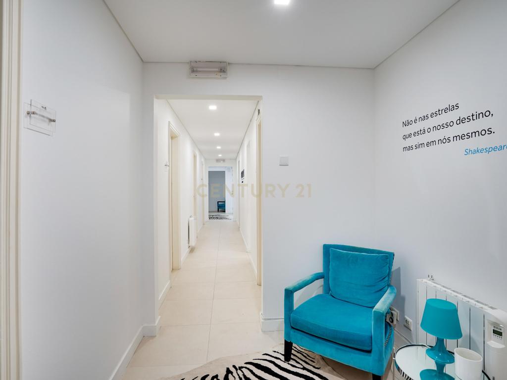 Apartamento T6 Avenida António Augusto de Aguiar - Image 7