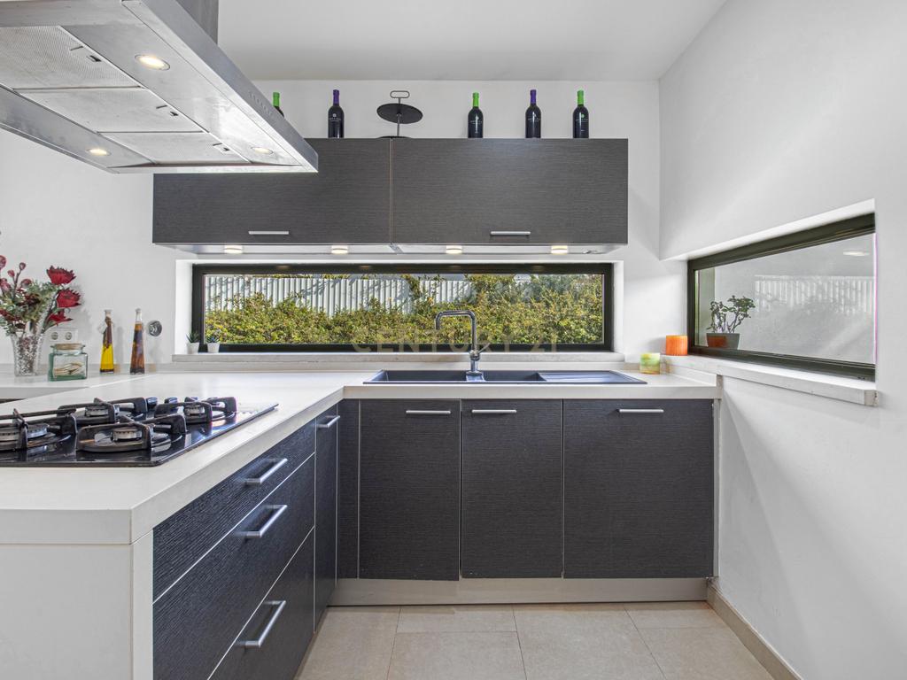 Moradia Isolada T4 291m2 em Lote de 1050 m2 em Mucifal, Colares, Sintra - Image 16