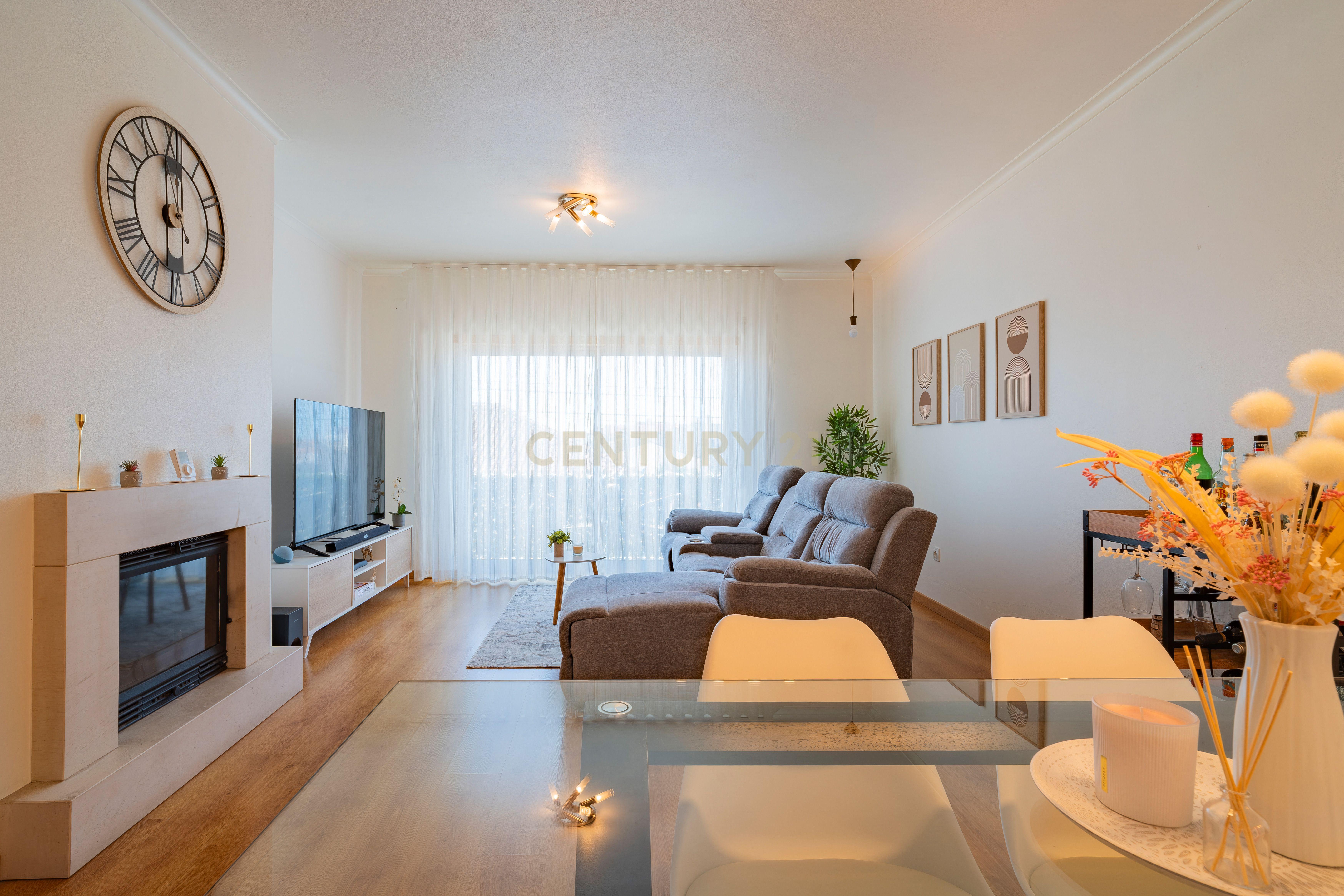 Fotografia 7 de Apartamento T2 com Garagem e Espaço Exterior com Churrasqueira | Vieira de Leiria