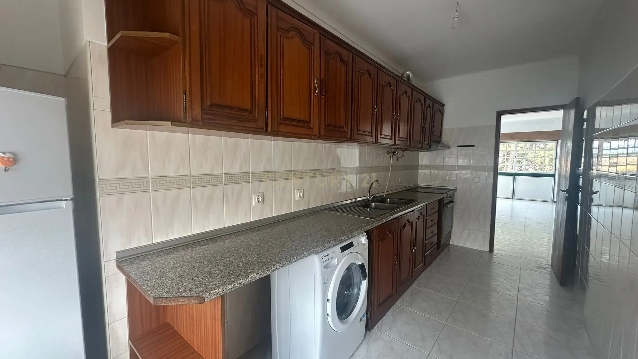 Apartamento T2 com Varanda, na Quinta do Conde - Image 11