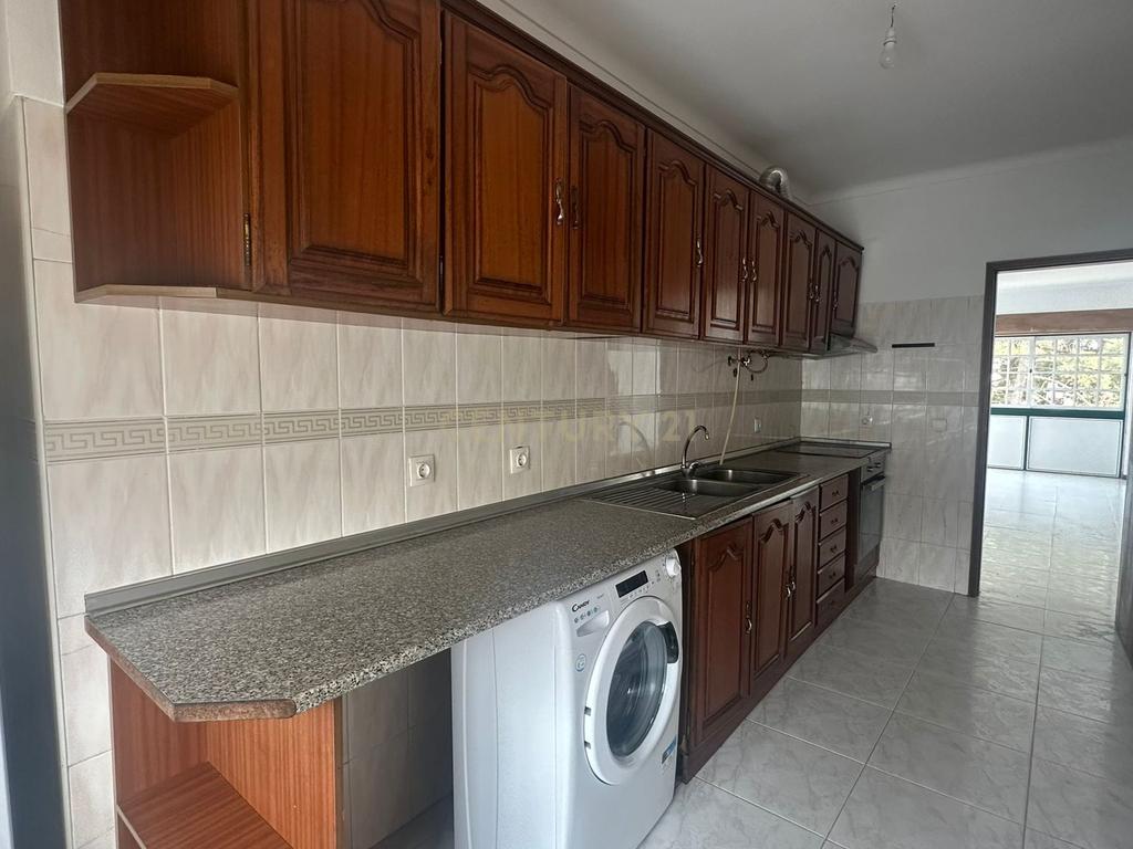 Apartamento T2 com Varanda, na Quinta do Conde - Image 11