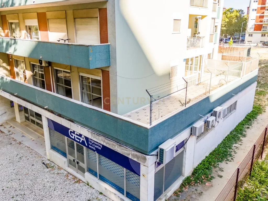 Espetacular Apartamento T5 com Terraço e Garagem, em São Domingos de Benfica, Lisboa - Image 48