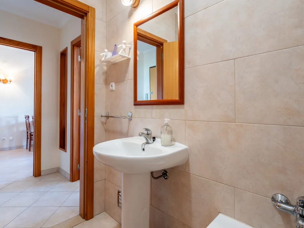 OPORTUNIDADE UNICA EM ALCANTARILHA - APARTAMENTO PARA VIVER OU RENTABILIZAR, PERTO DE TODOS OS SERVIÇOS E COMODIDADES - Image 10