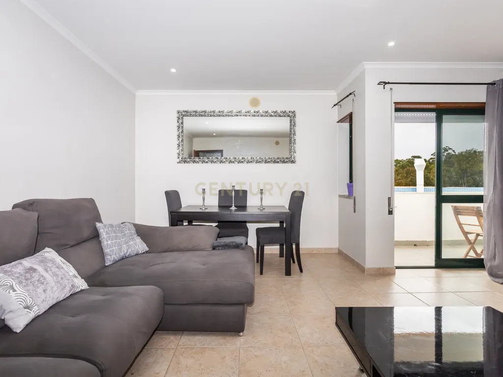 Apartamento T3 com Garagem e Arrecadação em Alhos Vedros - Image 2