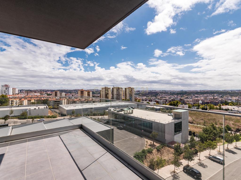Luxuoso Apartamento T3 em Odivelas com Vista Panorâmica - Image 19