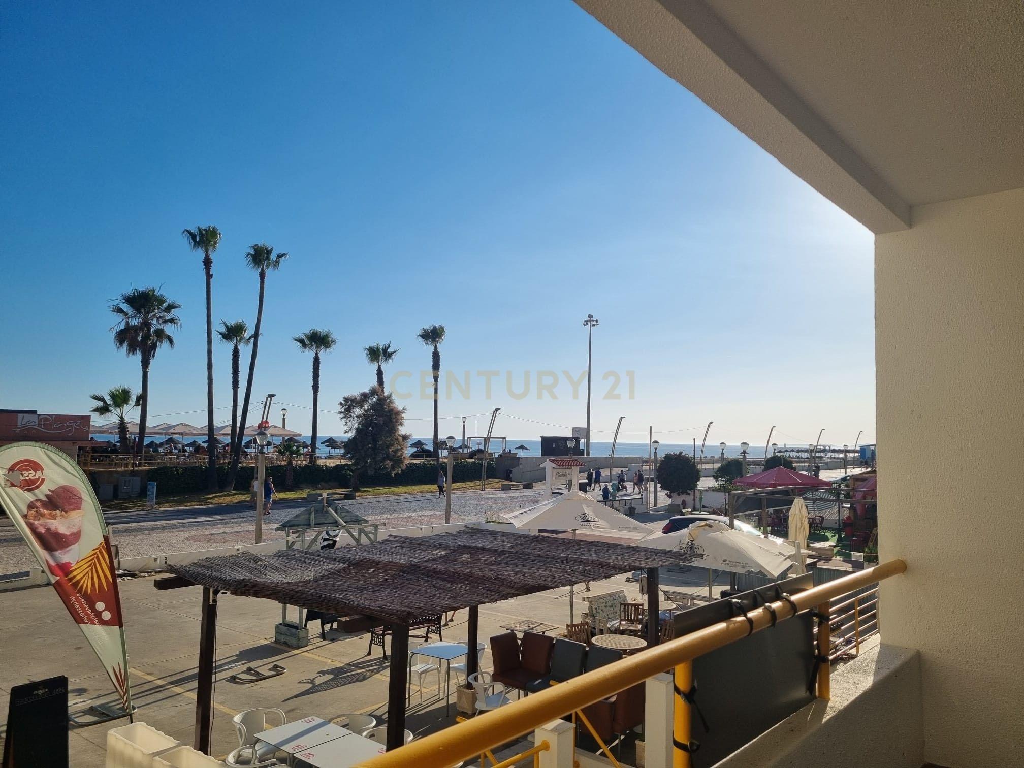 Apartamento Renovado T1 com Vista Mar em Quarteira - Arrendamento - Image 1