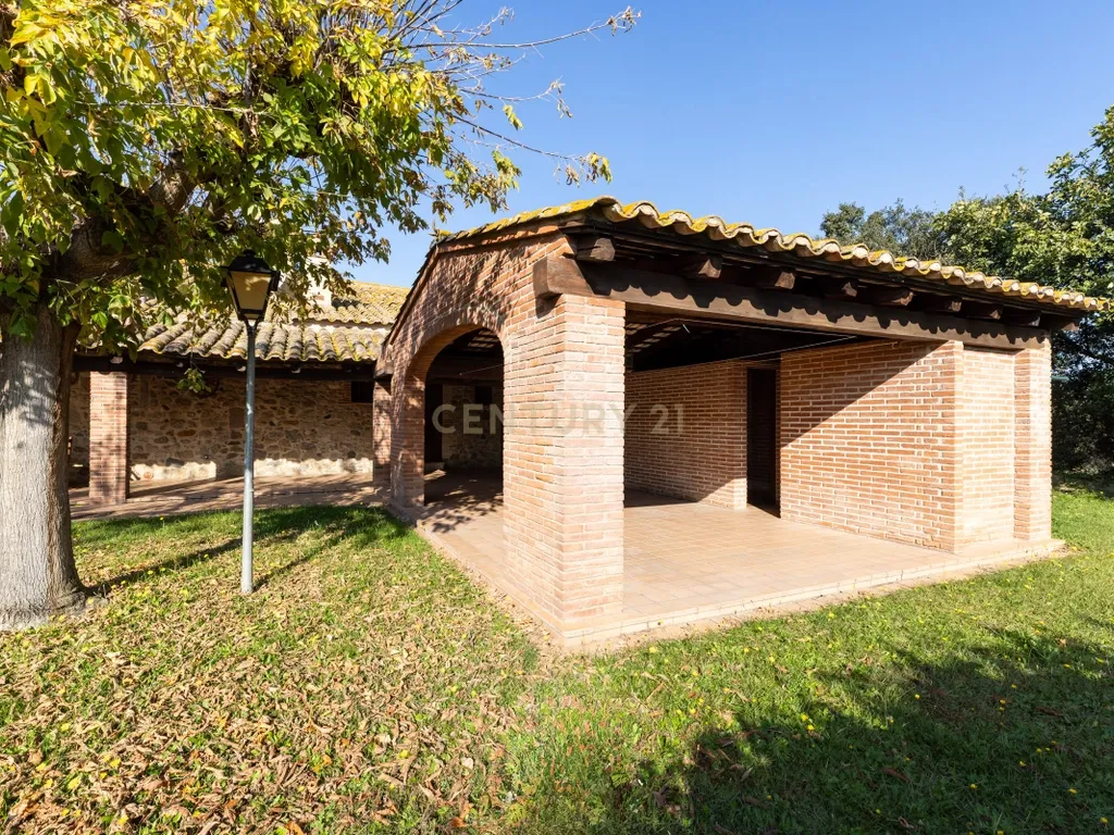 MASIA CATALANA EN VENDA A LLAGOSTERA – MÉS DE 7 HECTÀREES DE TERRENY, LLICÈNCIA TURÍSTICA, PISCINA I CAMP DE FUTBOL - Image 30