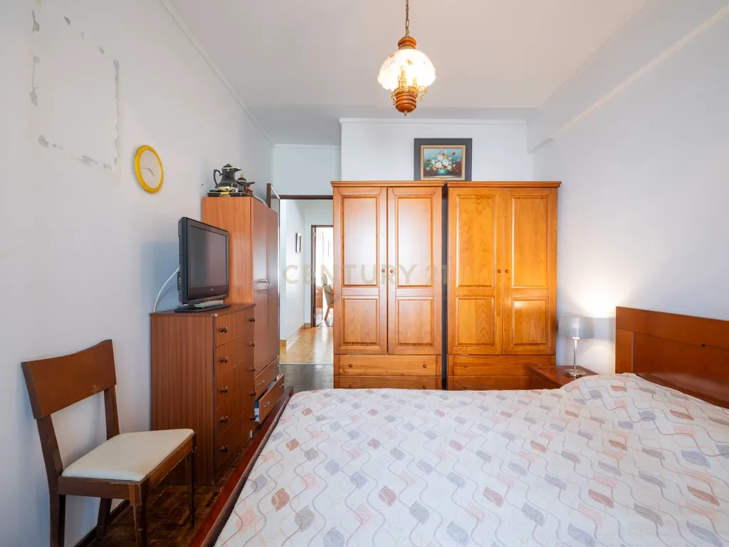 Apartamento T2 em Linda-a Velha - Excelente Localização com Garagem - Image 7