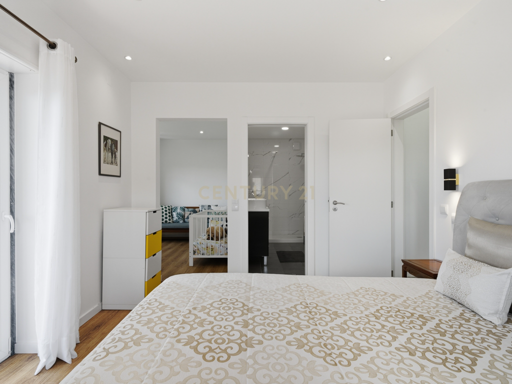 Moradia Isolada com Piscina em Lote de 908 m² | Sala Ampla | Jardim e Vista Desafogada -Mafra - Image 26