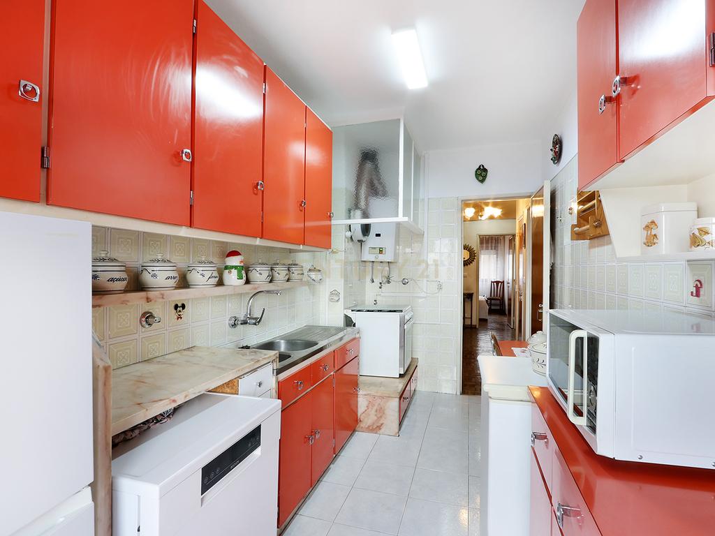 Apartamento T3 em Odivelas com elevador, a 100 mts do Metro. - Image 8