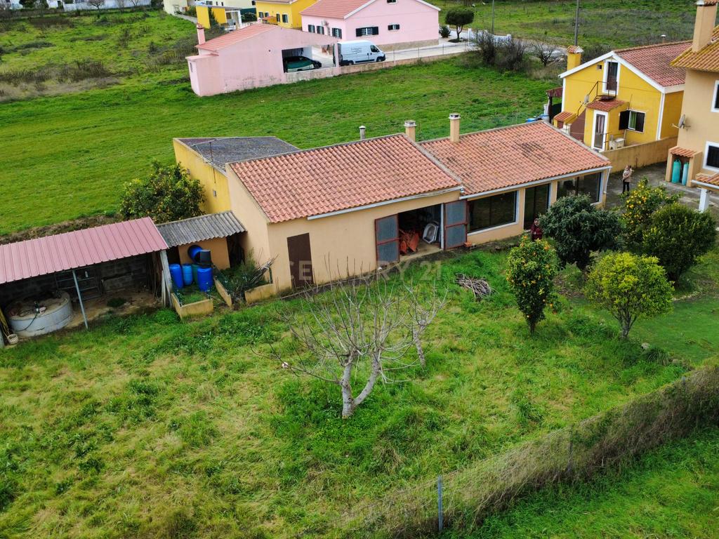 Espetacular Moradia T4 com Jardim e Vista Campestre em Alenquer - Image 2