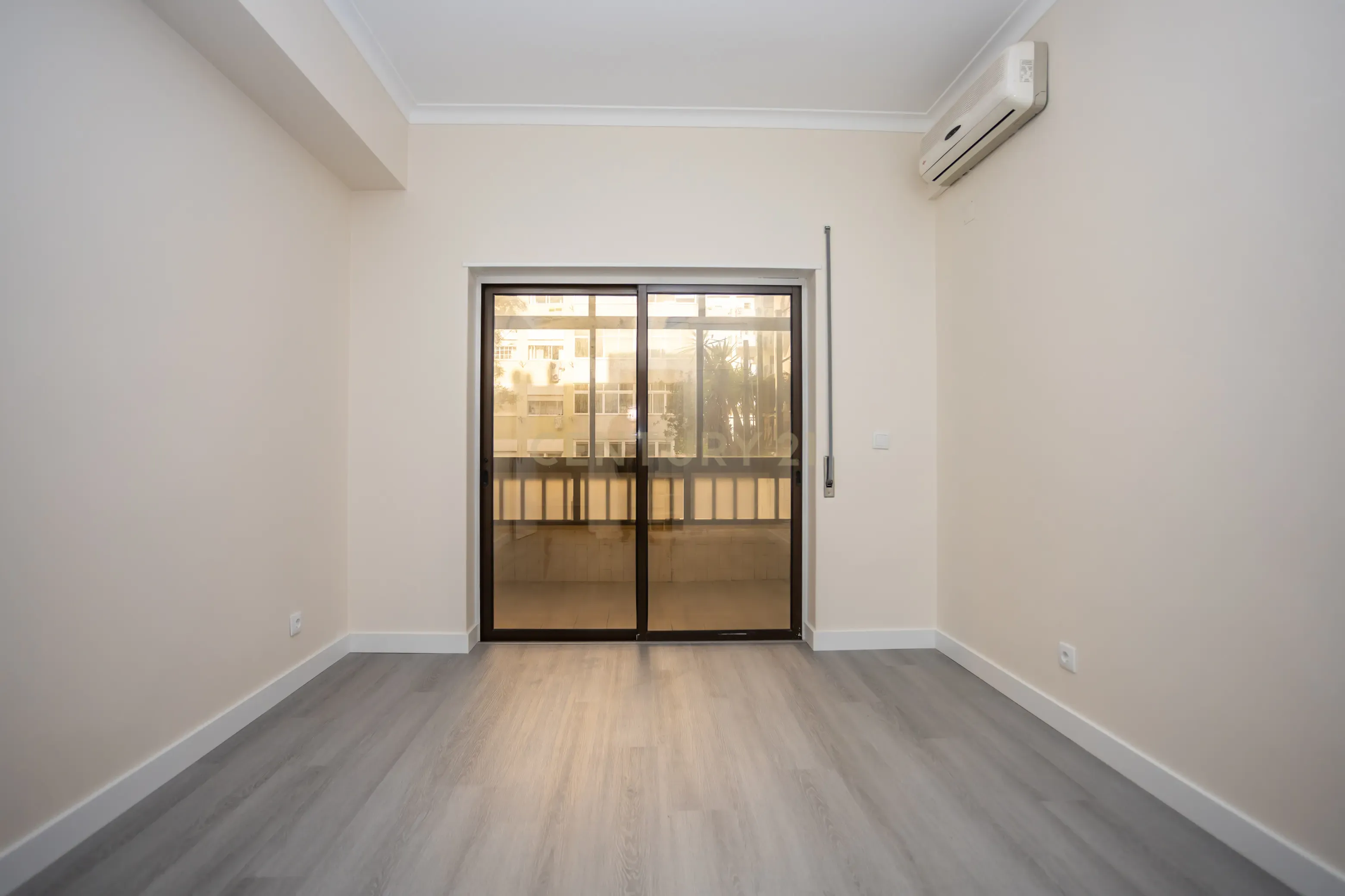 Apartamento T4, centro de Almada com terraço - Image 5