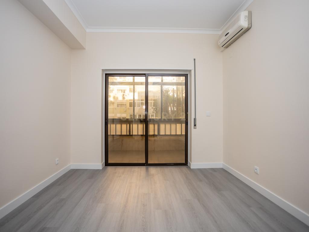 Apartamento T4, centro de Almada com terraço - Image 5