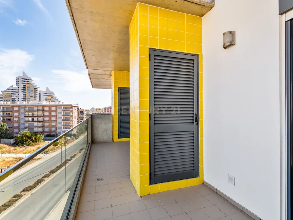 Apartamento T2+1 novo, design moderno, central, a 250metros da Praia de Armação de Pêra - Image 27