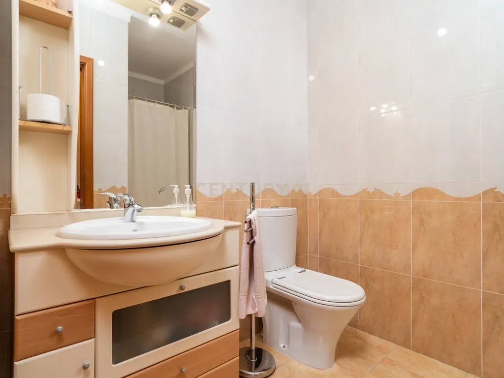 Moradia T4 com sótão versátil e excelentes acessos – uma oportunidade única - Image 22