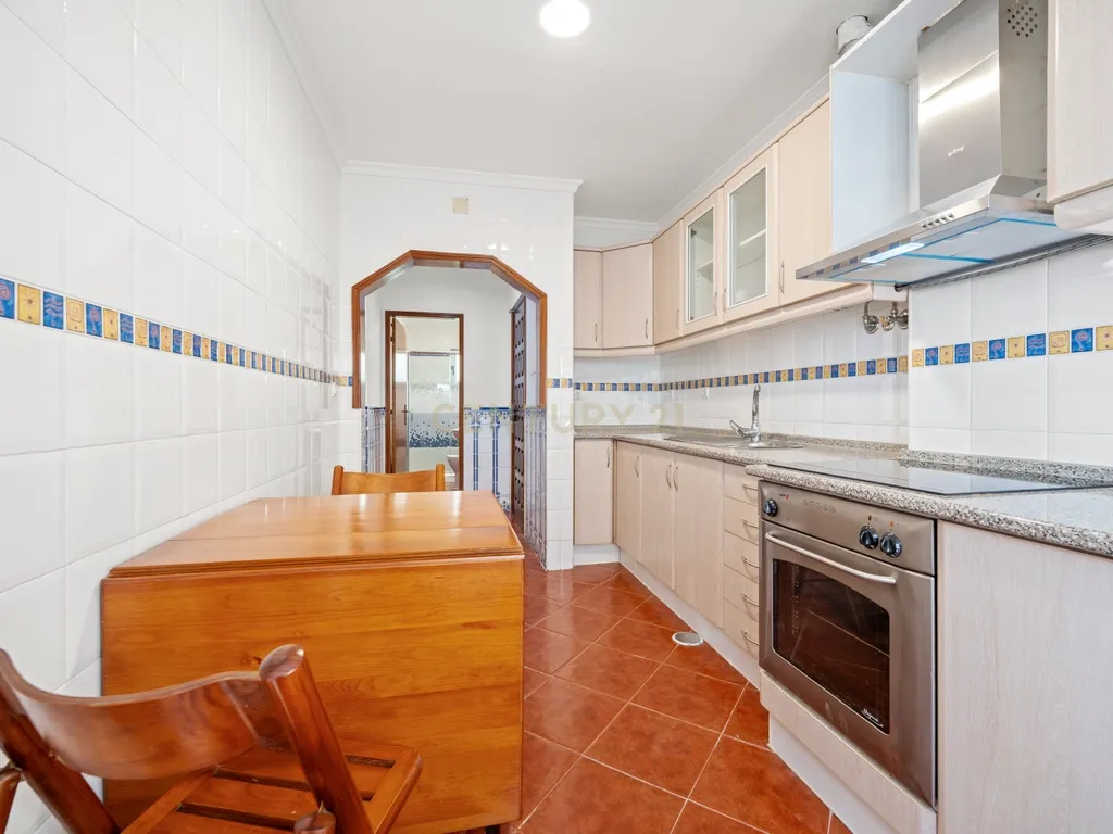 Apartamento T1 central com varanda em Baixa da Banheira - Image 3
