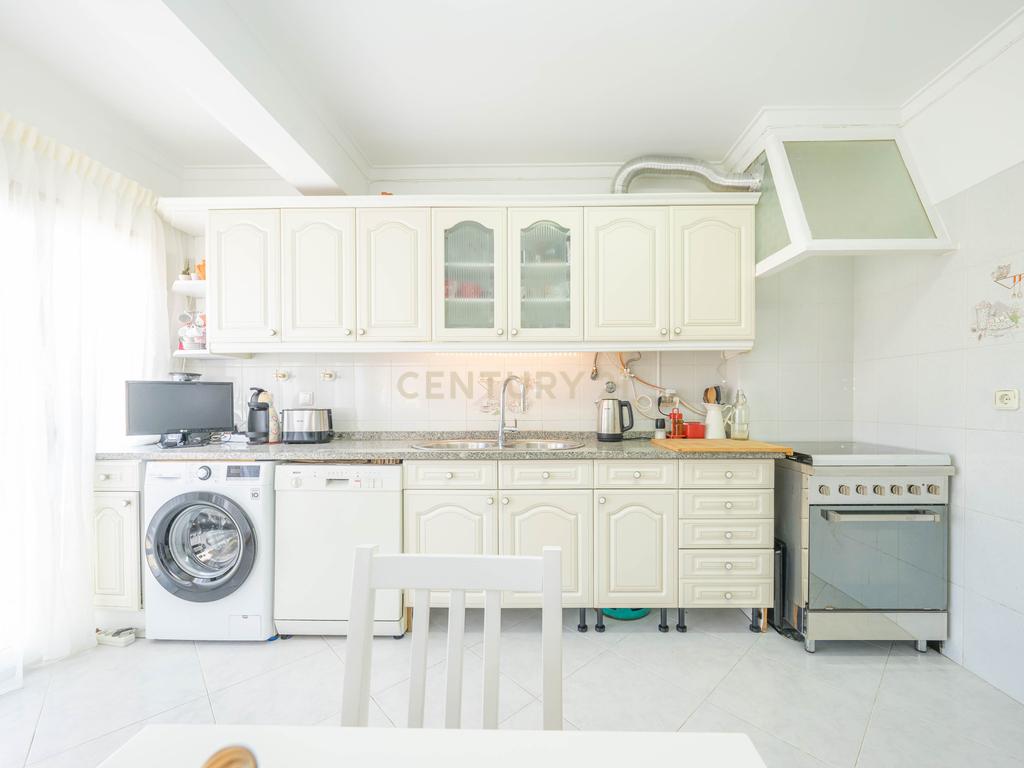 Apartamento T2, com Parqueamento e Arrecadação, em Caneças - Image 7