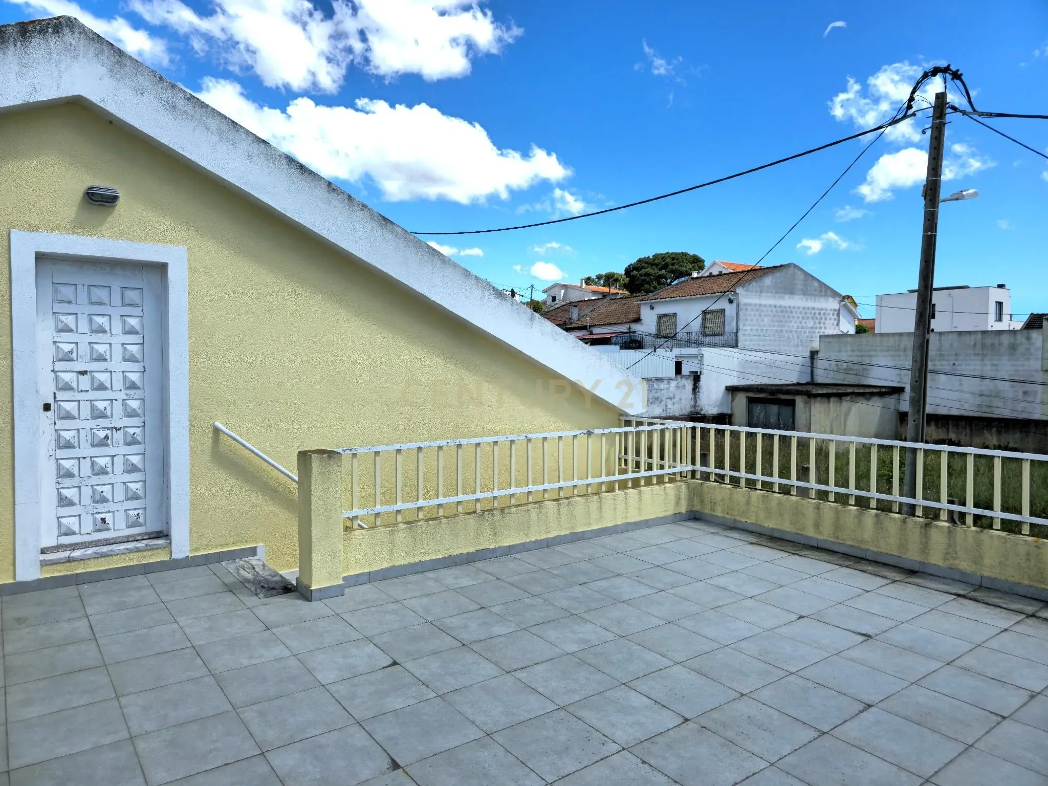 Moradia isolada, Charneca de Caparica, com 5+2 assoalhadas ( V3+1), lote de 584 m2, muito perto das praias   - Image 5