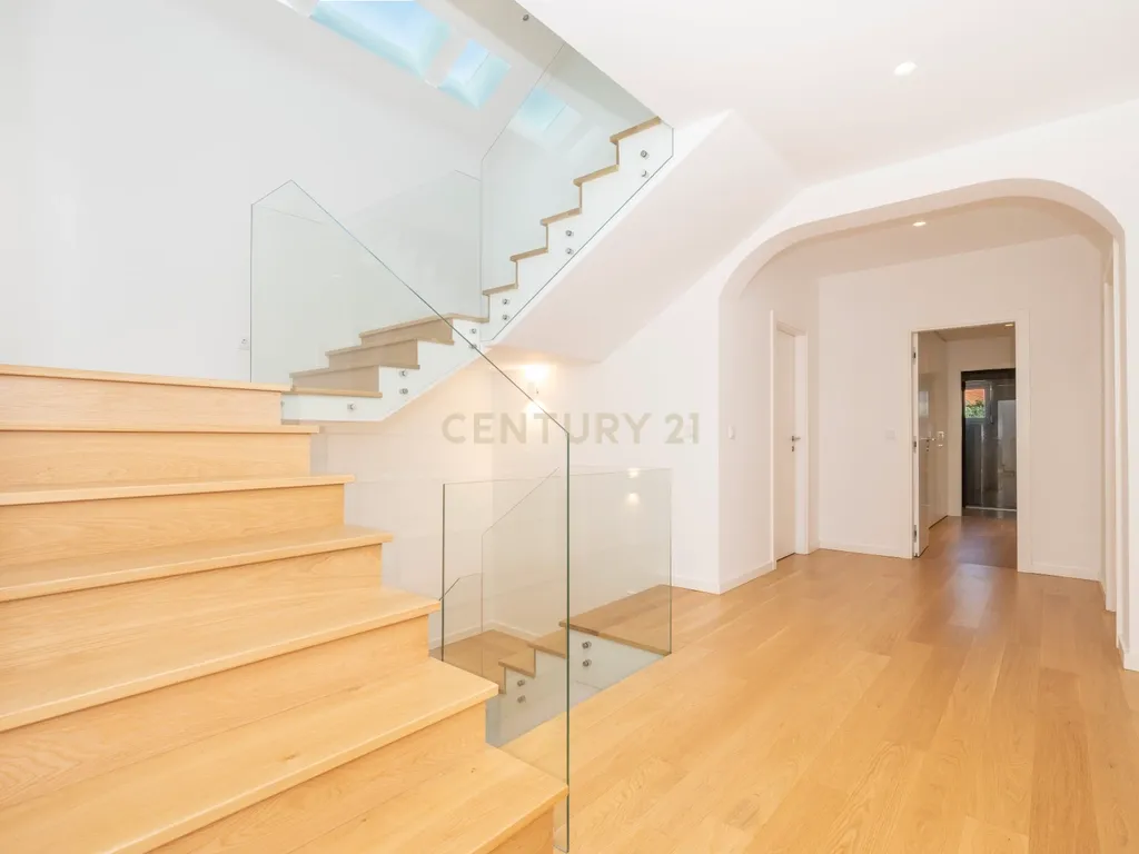 Moradia T5 de Luxo com Piscina, Ginásio, Sauna e Garrafeira em Birre, Cascais - Image 25