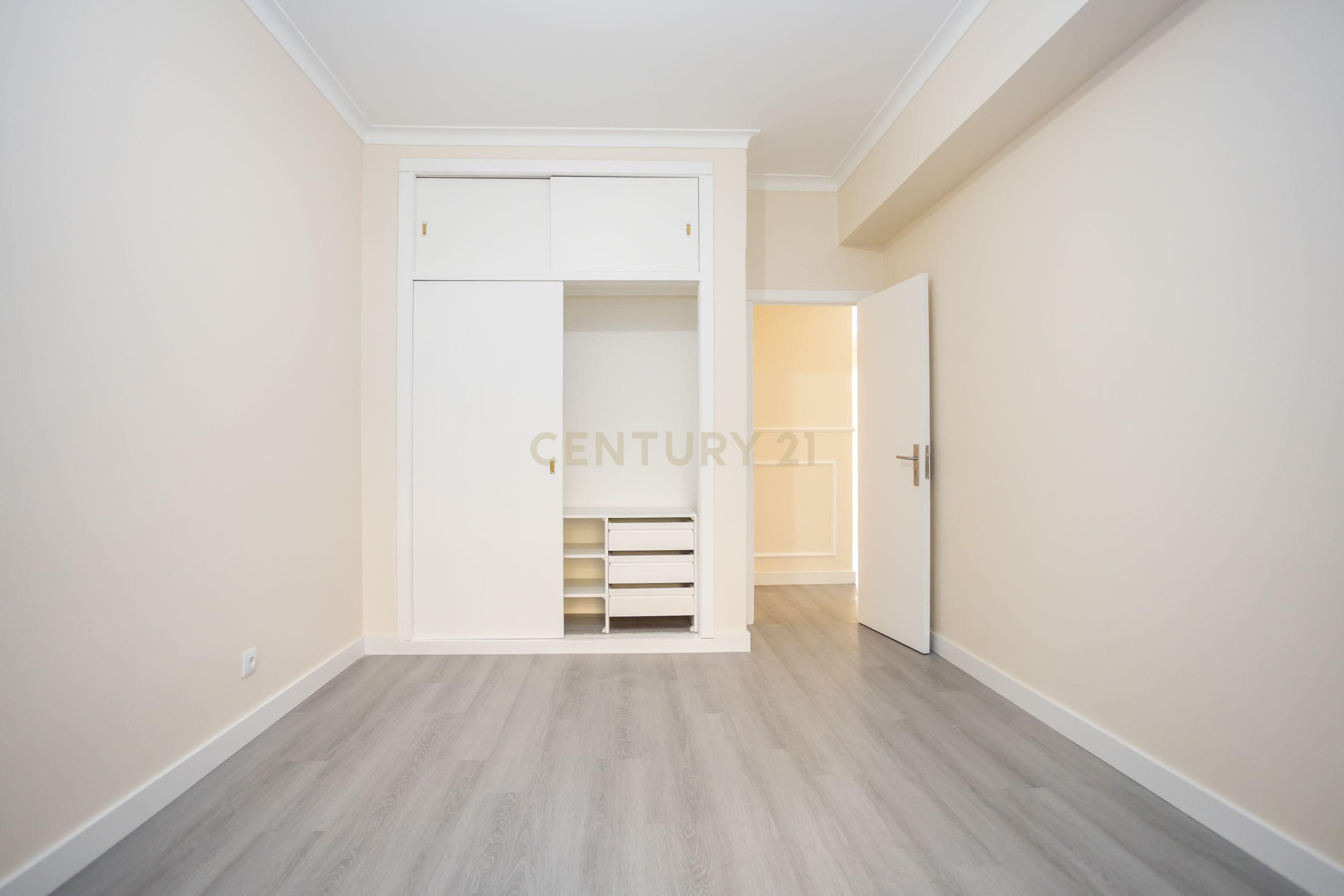 Apartamento T4, centro de Almada com terraço - Image 36