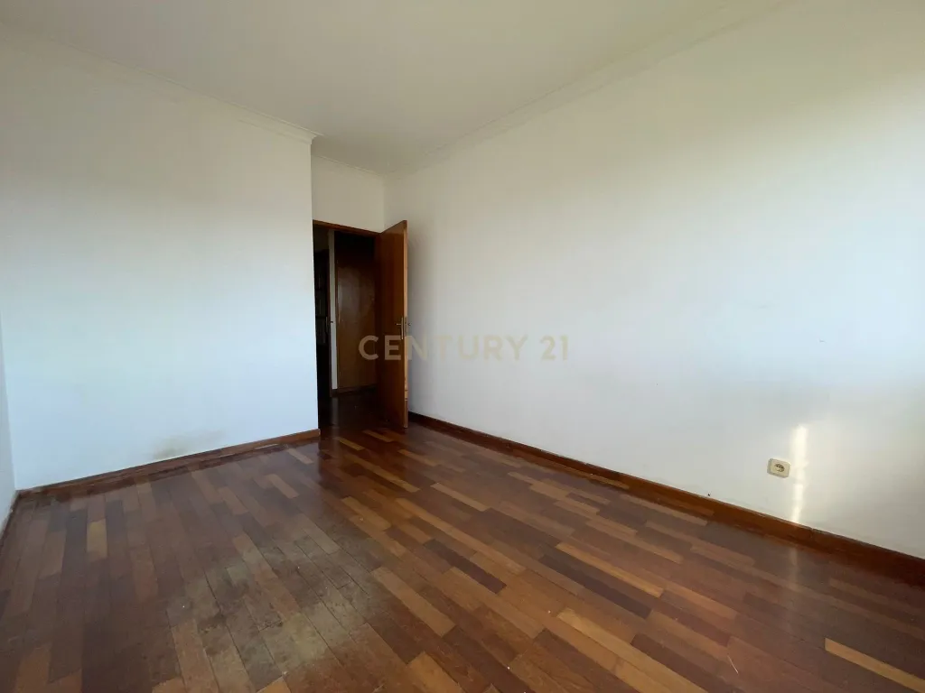 T3 em Vilar de Andorinho - Image 20