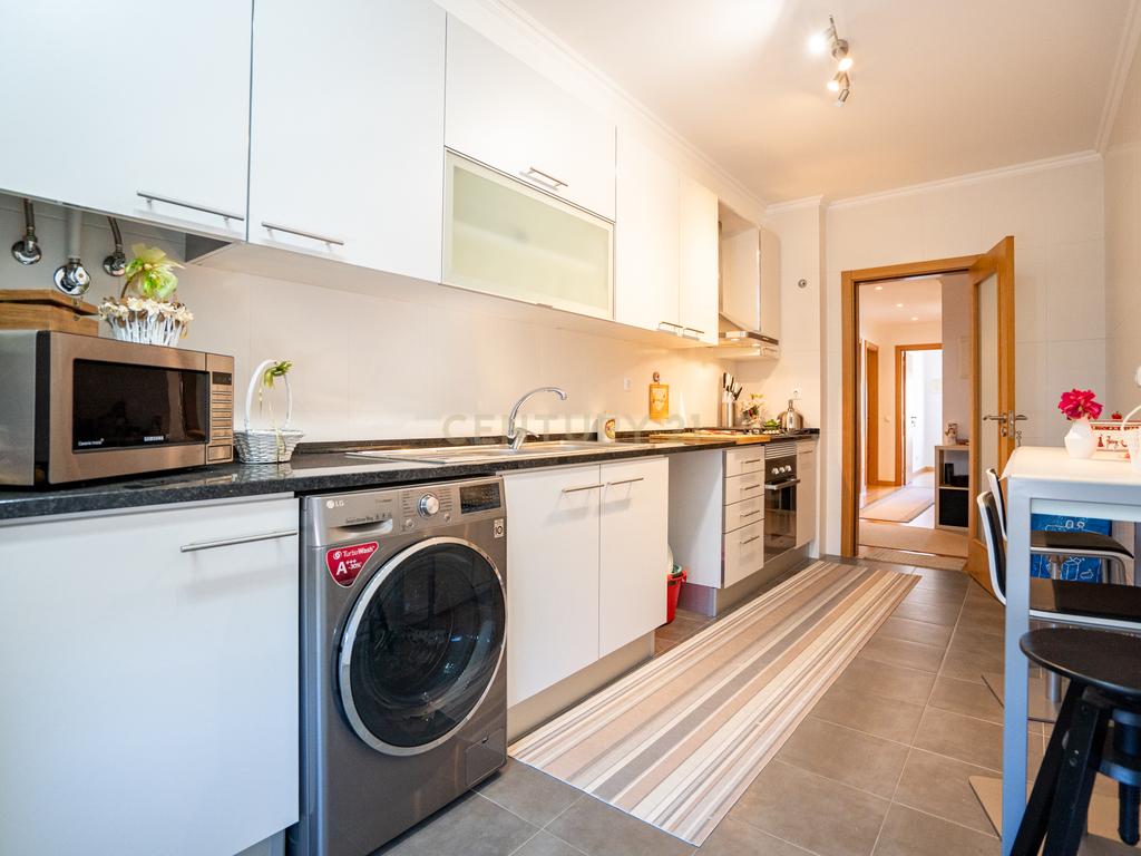 Apartamento T3 Porto Salvo - Image 6