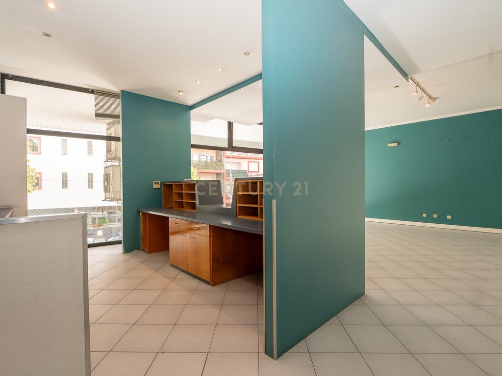 **Fantástica loja de dois pisos em Linda a Velha** - Image 12