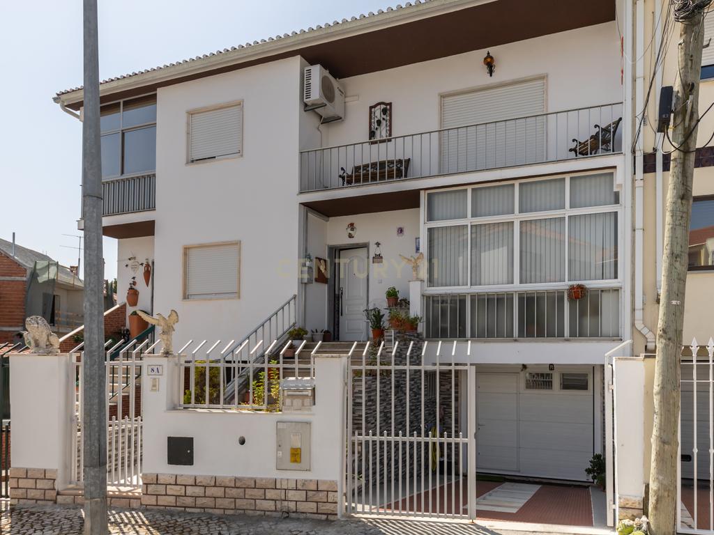 T3 + T1  com Garagem e Logradouro em Corroios, Seixal, Setúbal - Image 32