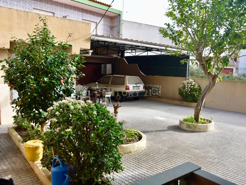 Espetacular Moradia T10 com Terraço e Vista em Setúbal - Image 19