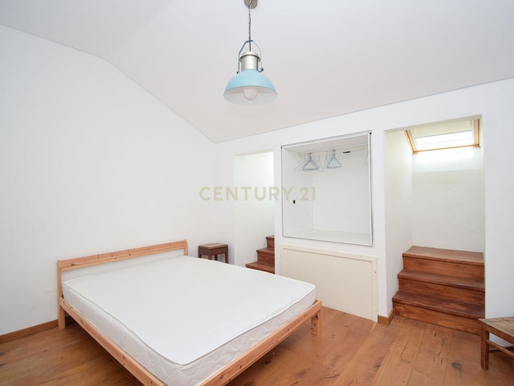 Apartamento T5 Duplex para Arrendamento em Alcântara (2.300€) - Image 16