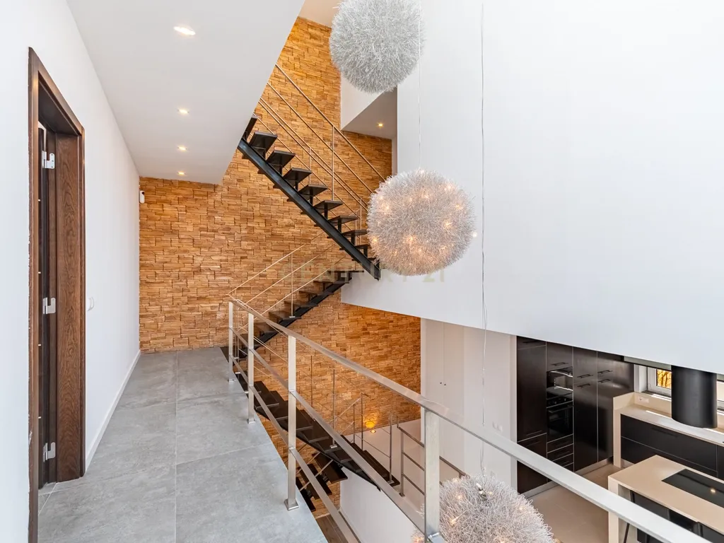 Moradia T3 com 3 Suites e Arquitetura Distinta em Samouco, Alcochete - Image 22
