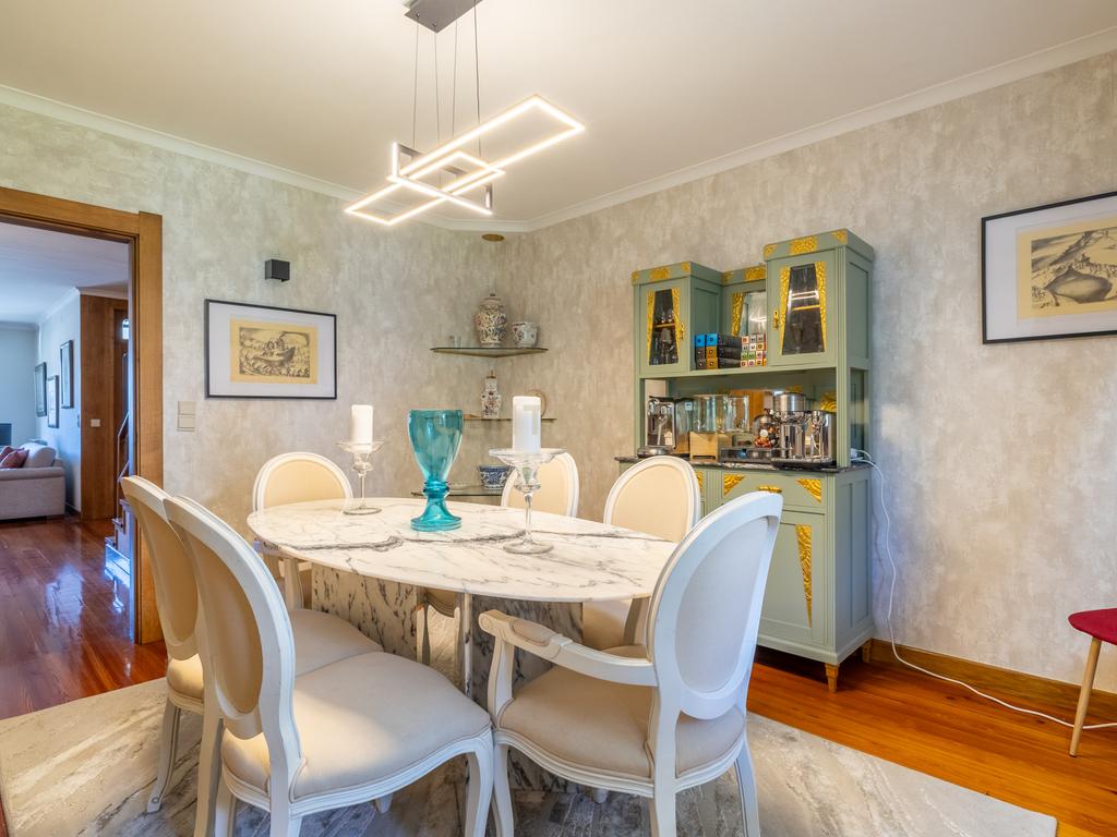 Moradia T4 com Jardim Privativo em Vila Nova de Gaia – Viva com Luz, Espaço e Centralidade - Image 9