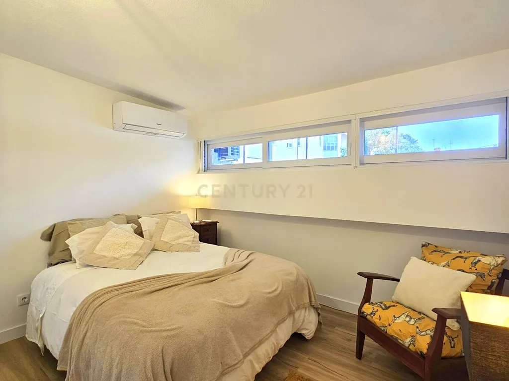 Encantadora Moradia Duplex T1 Totalmente Remodelada em Setúbal - Image 15