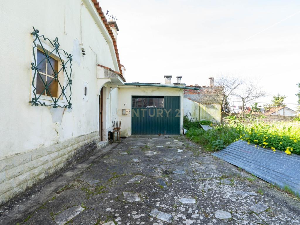 Excelente oportunidade de investimento no centro de São Martinho do Bispo, Coimbra. As referências C0289-01959 (moradia e terreno) e C0289-01957 (terreno) são vendidas em conjunto. - Image 33