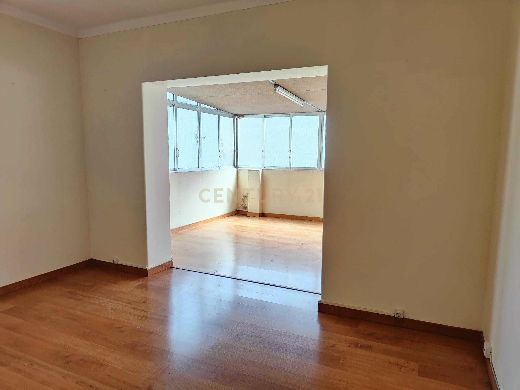 Prédio Bi-Familiar T2 e 2 Anexos Tipologia T1 Em Zona Residencial Tranquila Na Póvoa de Santo Adrião  - Image 39