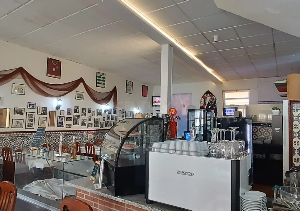 Trespasse de um conceituado restaurante "O Malcriado", com apartamento T2 associado, no centro de Matosinhos, Porto - Image 14