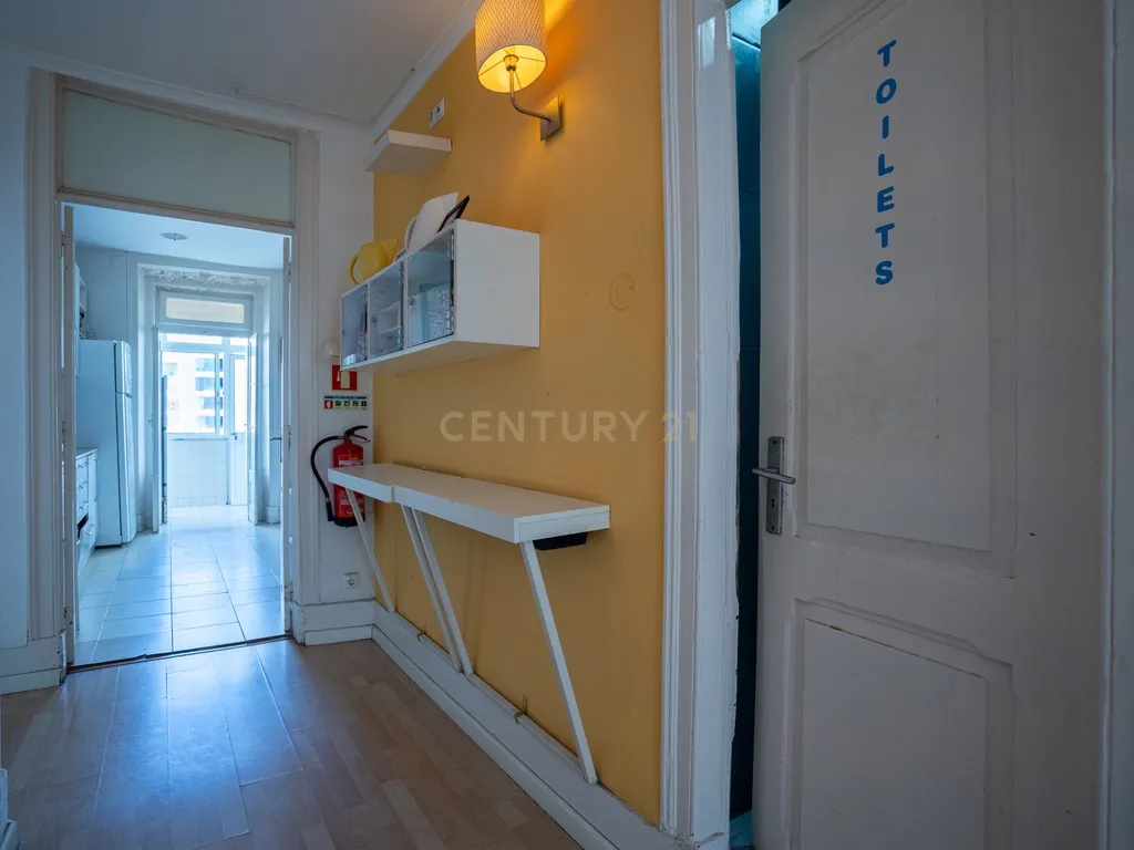 Apartamento Único com Vista sobre o Campo Pequeno – Lisboa - Image 16