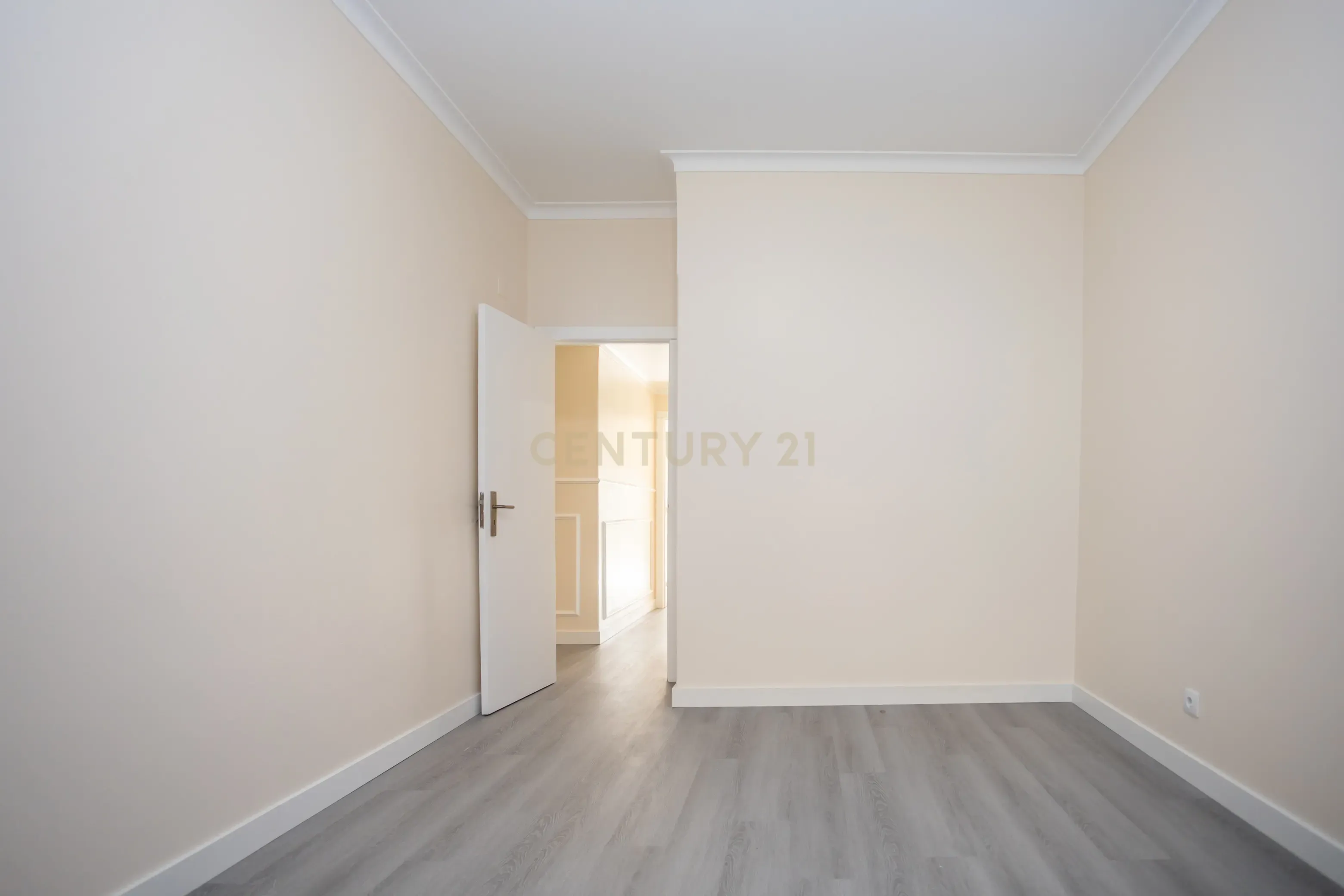 Apartamento T4, centro de Almada com terraço - Image 6