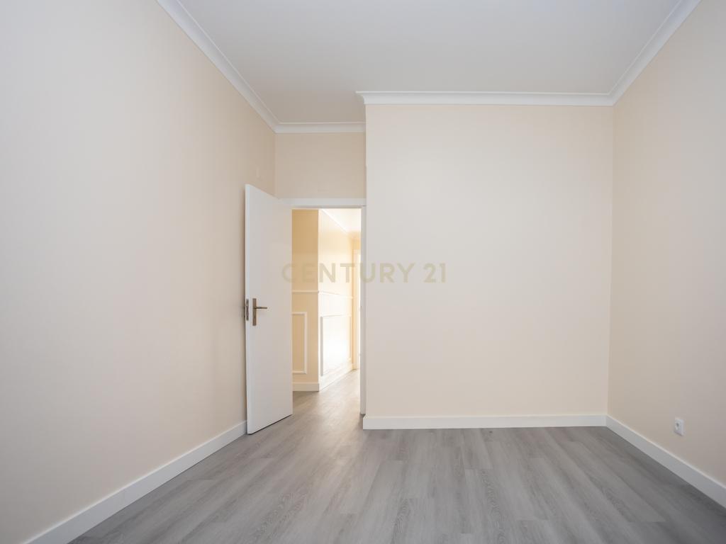 Apartamento T4, centro de Almada com terraço - Image 6