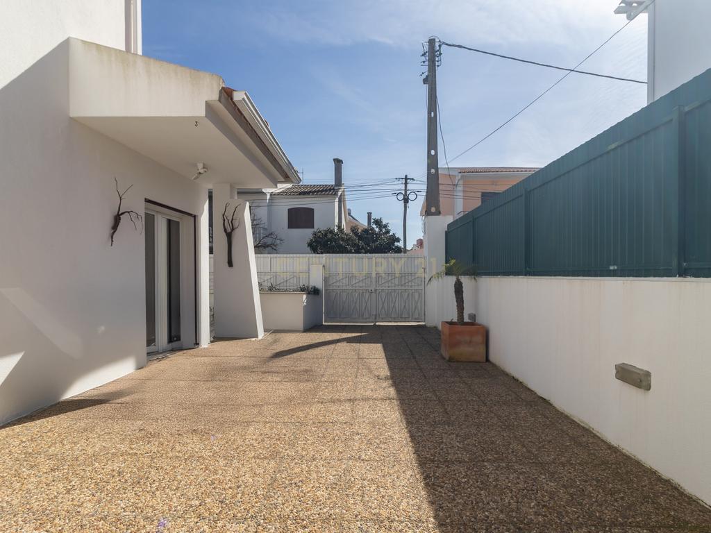 Moradia Isolada T5 nos Foros de Amora, Seixal - Image 32