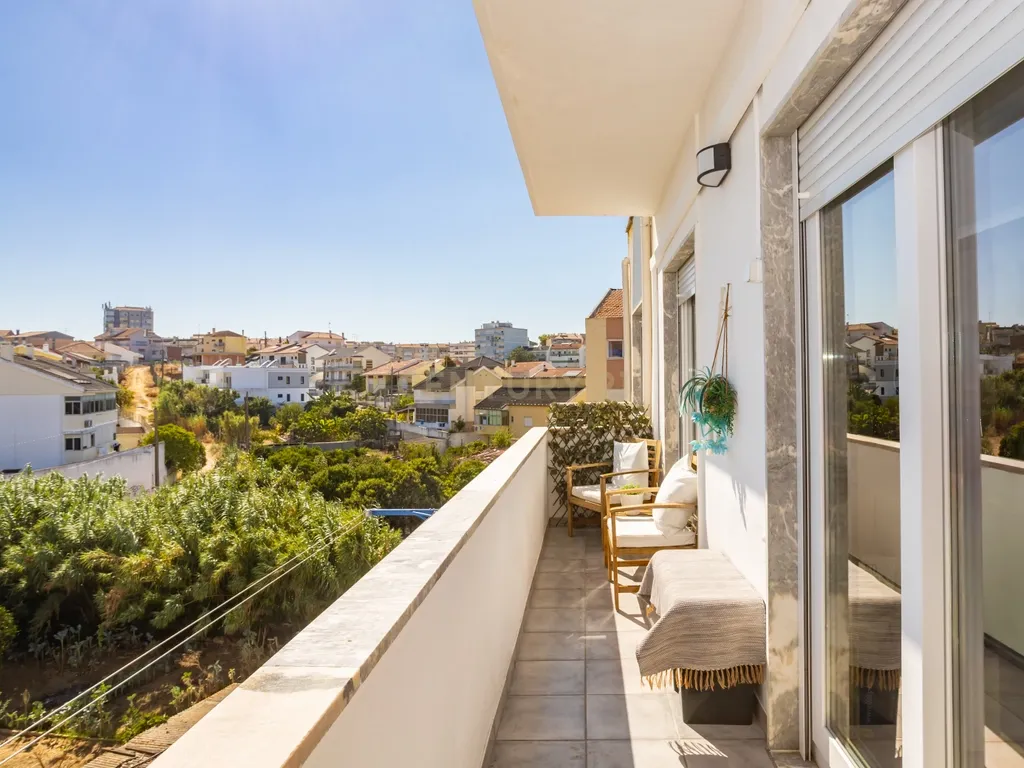 Apartamento T2 com Varanda Cruz de Pau, Amora - Seixal - 0651-06250 - Image 1