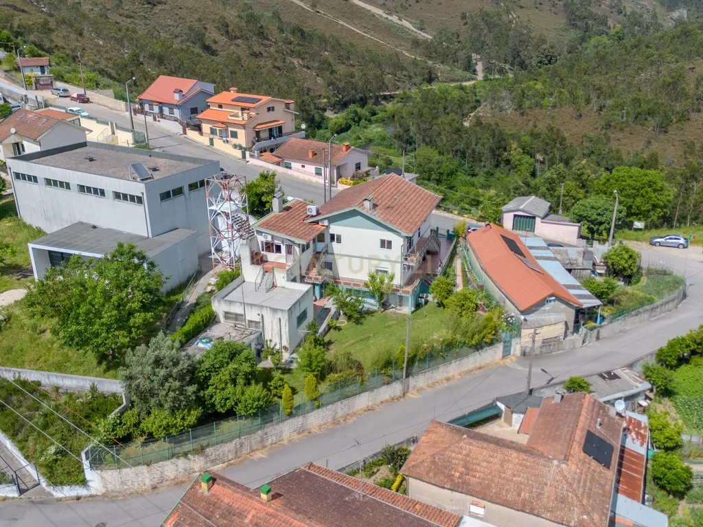 Moradia Bifamiliar T3+T3 em São Pedro da cova – Espaço, Tranquilidade e Conforto - Image 59