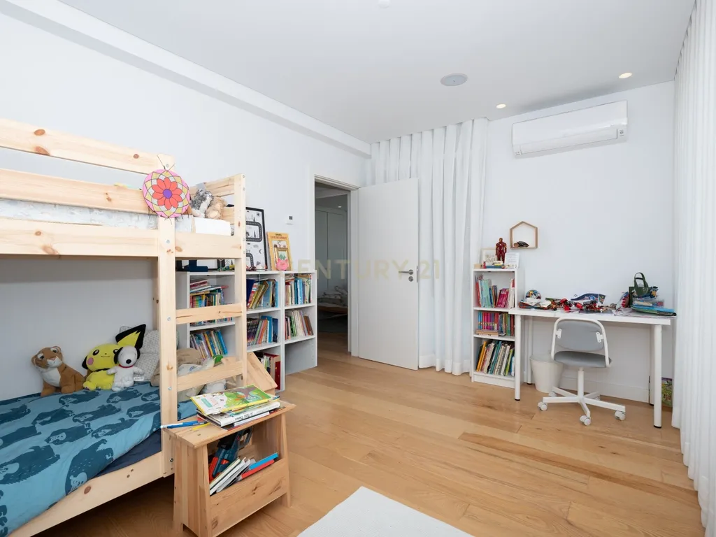 Moradia Nova com 5 quartos + 2 dentro de um condomínio localizado a apenas 5 minutos do Kings College Cascais - Image 24