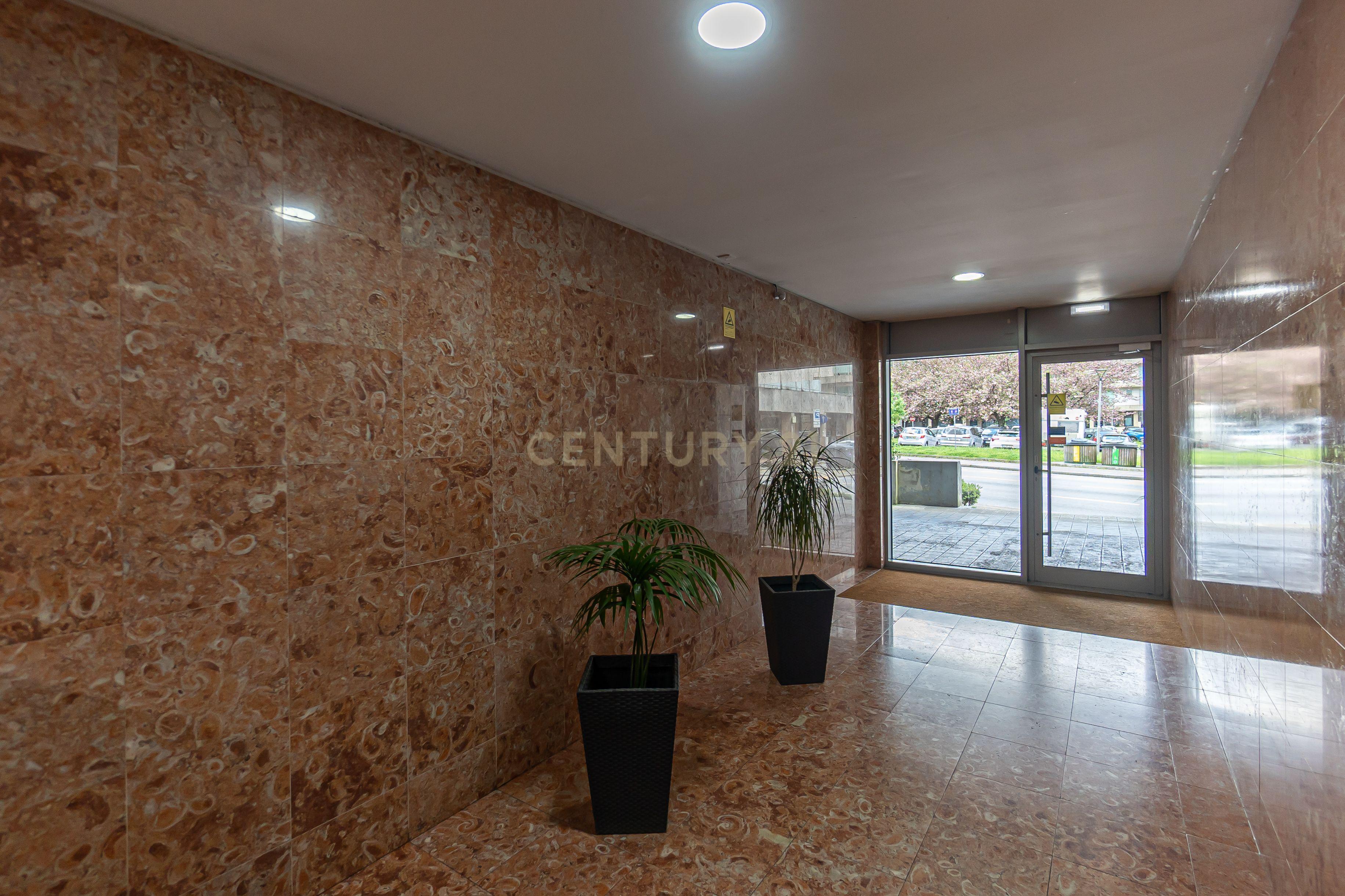 Apartamento T1 com garagem e varanda à Venda – Constituição | Porto Junto ao Vitalis Park (Centro de Treinos FCP) - Image 2