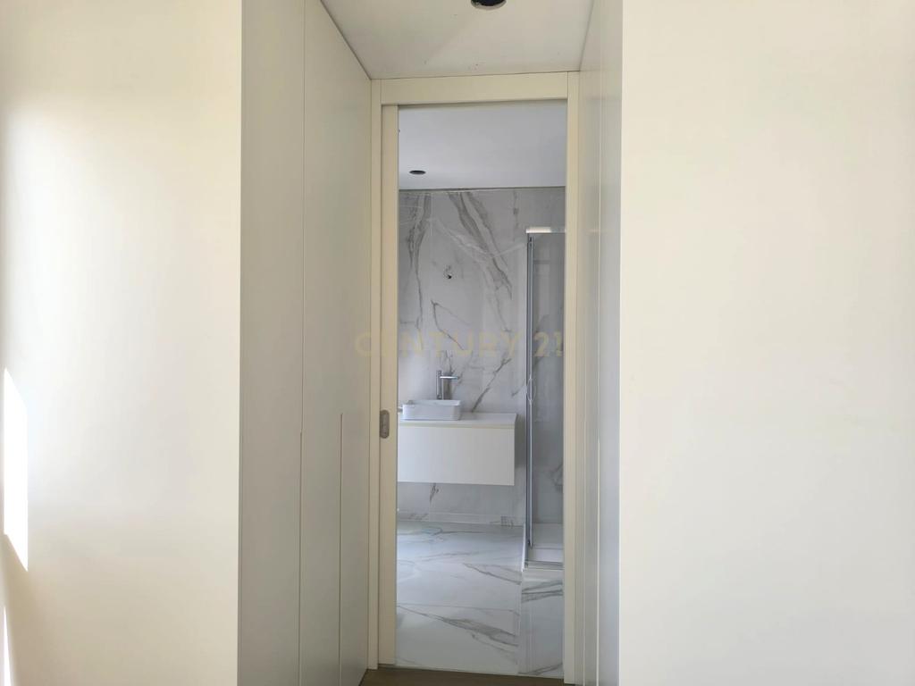 MORADIA CONTEMPORÂNEA T3+1 COM PISCINA NA CHARNECA DA CAPARICA – A 5 MINUTOS DA PRAIA! - Image 16