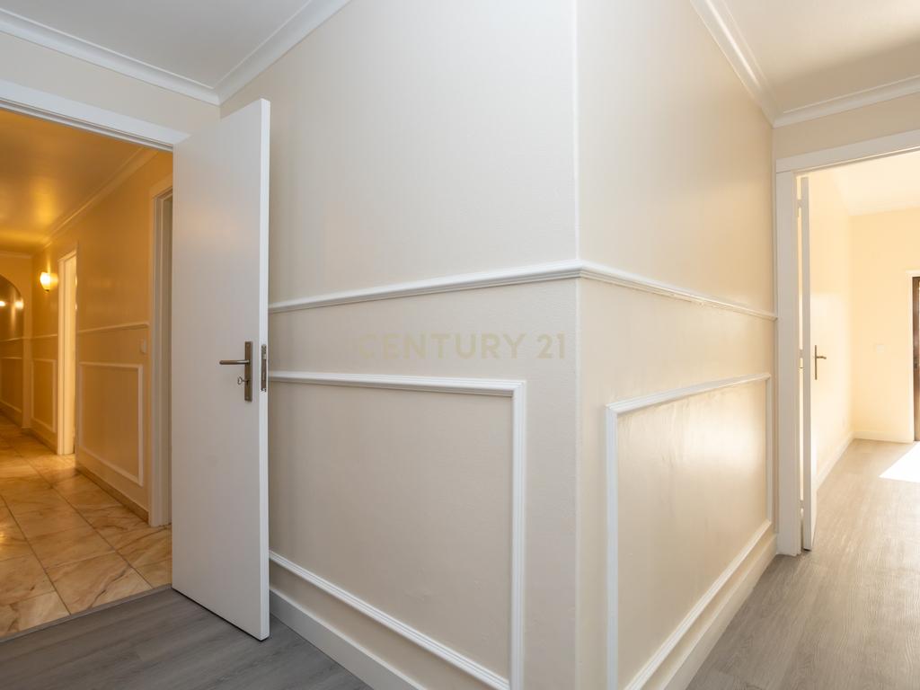Apartamento T4, centro de Almada com terraço - Image 29