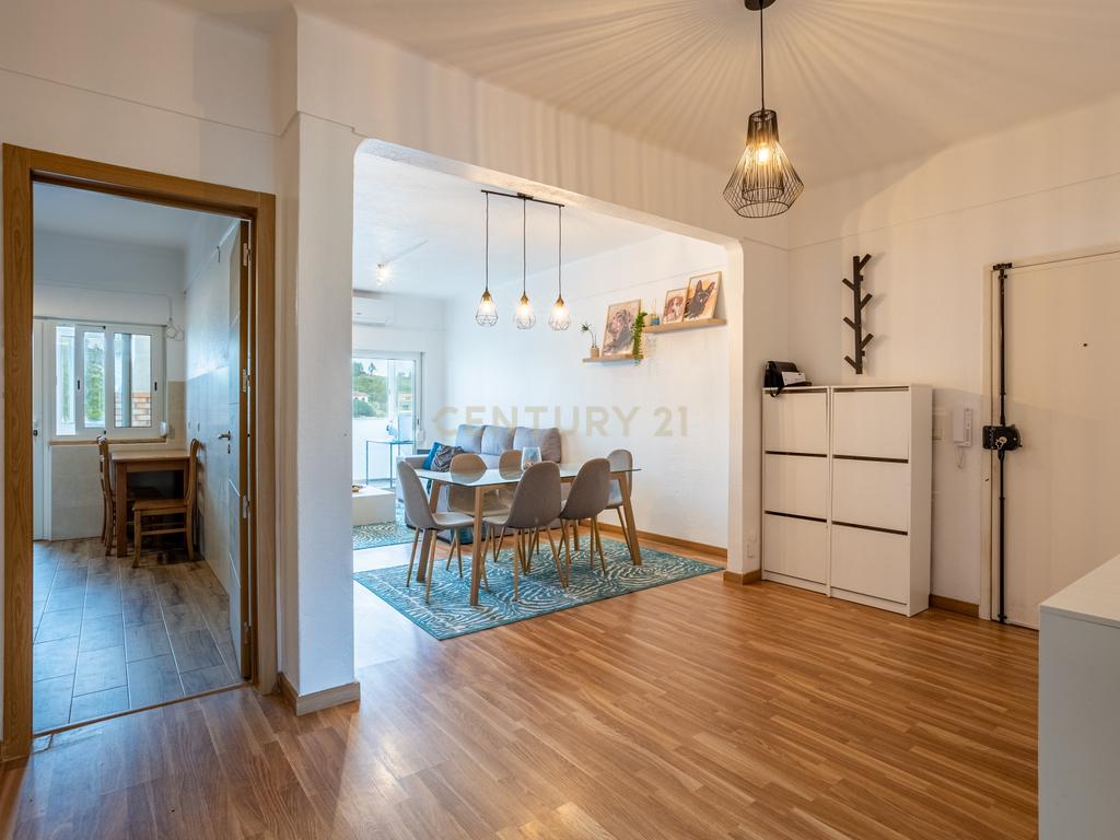 Apartamento T2 na Nazaré - Totalmente Remodelado com Vista Mar - Image 4