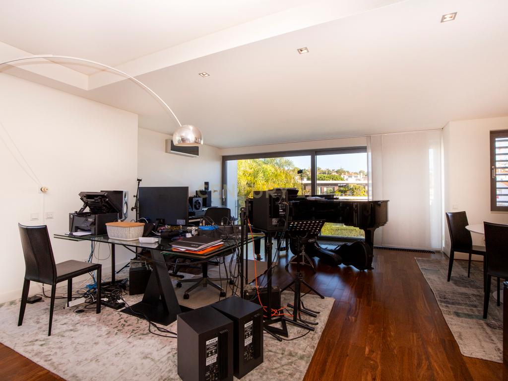 Apartamento T4 duplex em condomínio localizado no centro do Estoril - Image 11