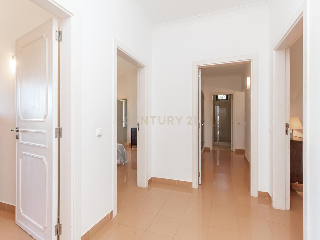 Moradia T4 Independente – Um Refúgio de Conforto e Elegância - Image 15