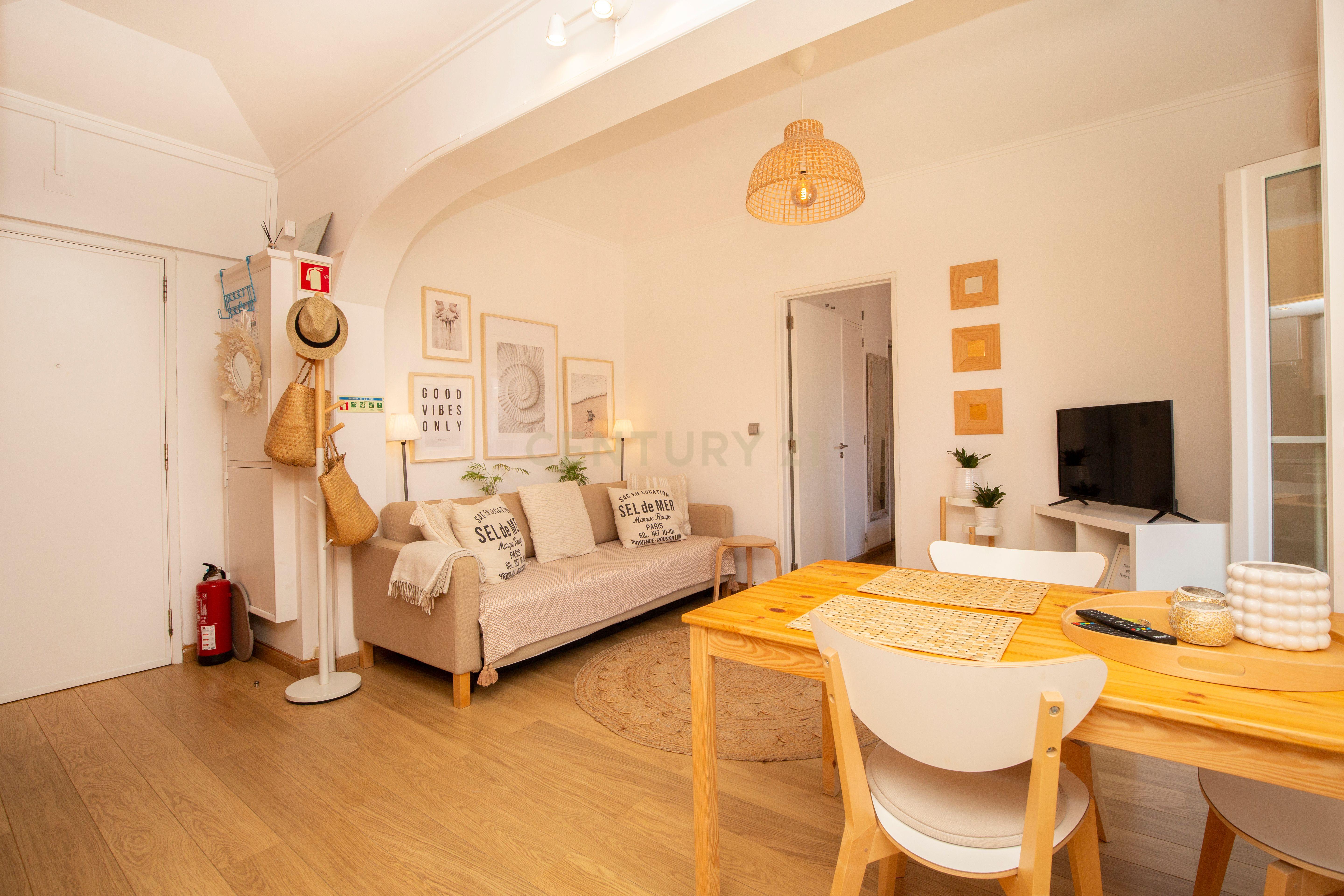 Charmoso Apartamento T1 com Deslumbrantes Vistas Água no Centro de Cascais" - Image 11